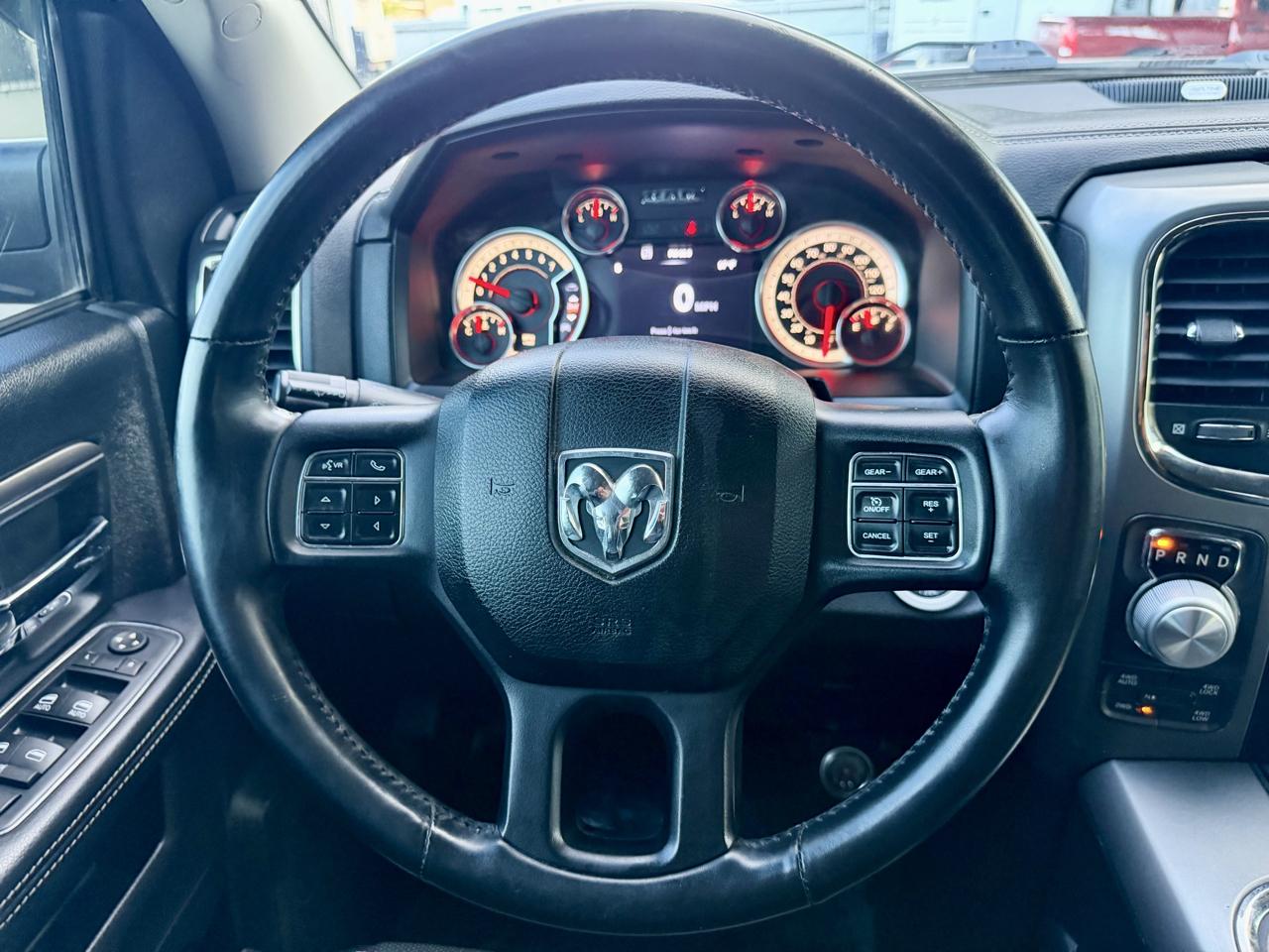 RAM 1500 4WD Crew Cab 140.5" Sport 2016