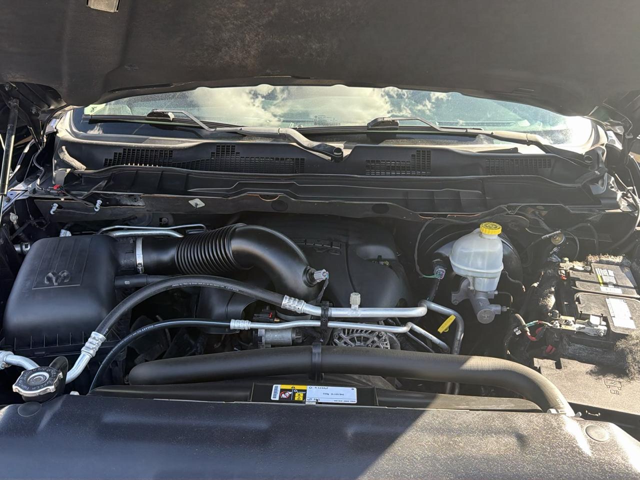 RAM 1500 4WD Crew Cab 140.5" Sport 2016