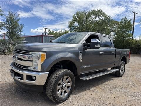 2017 Ford Super Duty F-250 SRW Lariat 4WD Crew Cab 8' Box