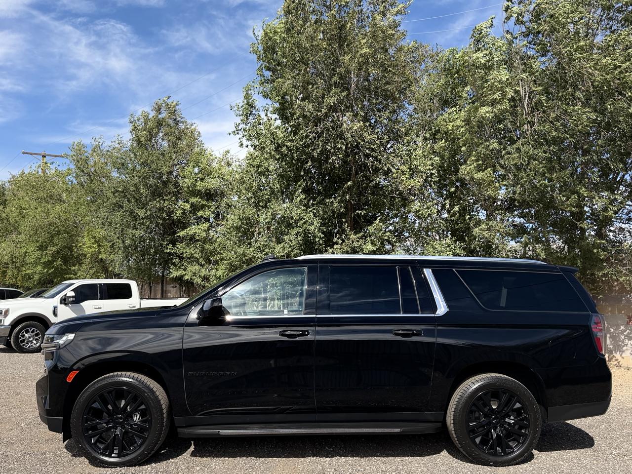 Chevrolet Suburban 2WD 4dr LS 2021