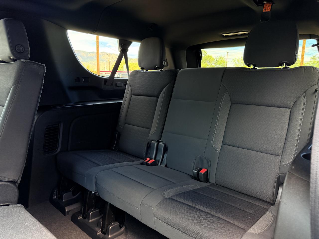 Chevrolet Suburban 2WD 4dr LS 2021