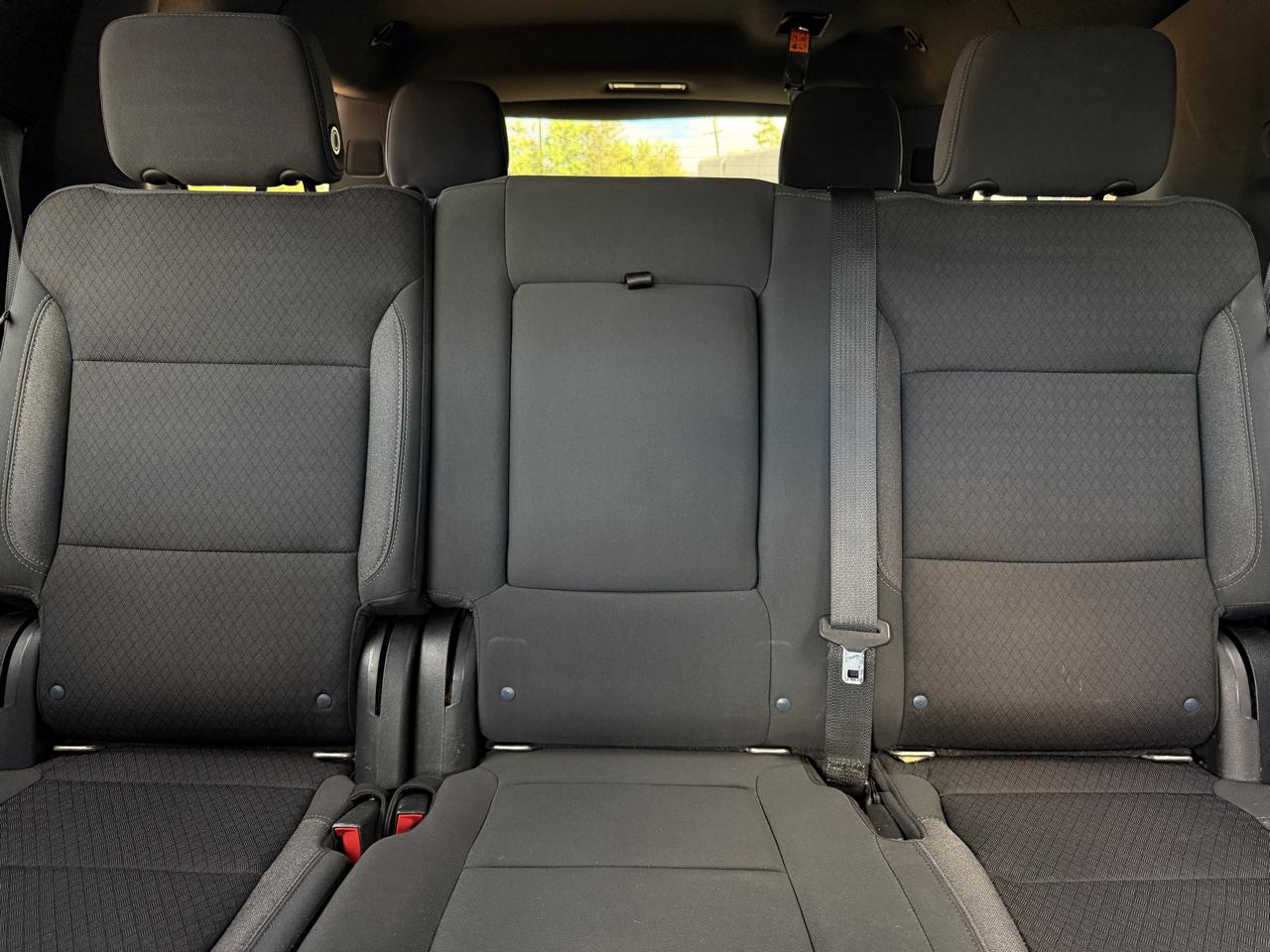 Chevrolet Suburban 2WD 4dr LS 2021