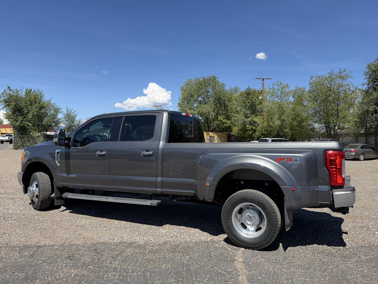 Ford Super Duty F-350 DRW King Ranch 4WD Crew Cab 8' Box 2017