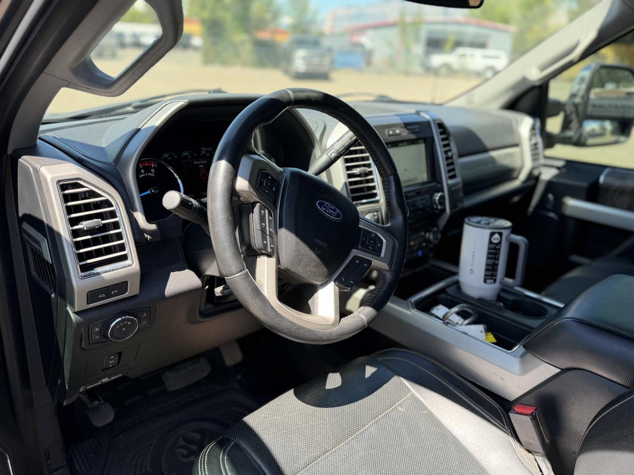 Ford Super Duty F-350 DRW King Ranch 4WD Crew Cab 8' Box 2017