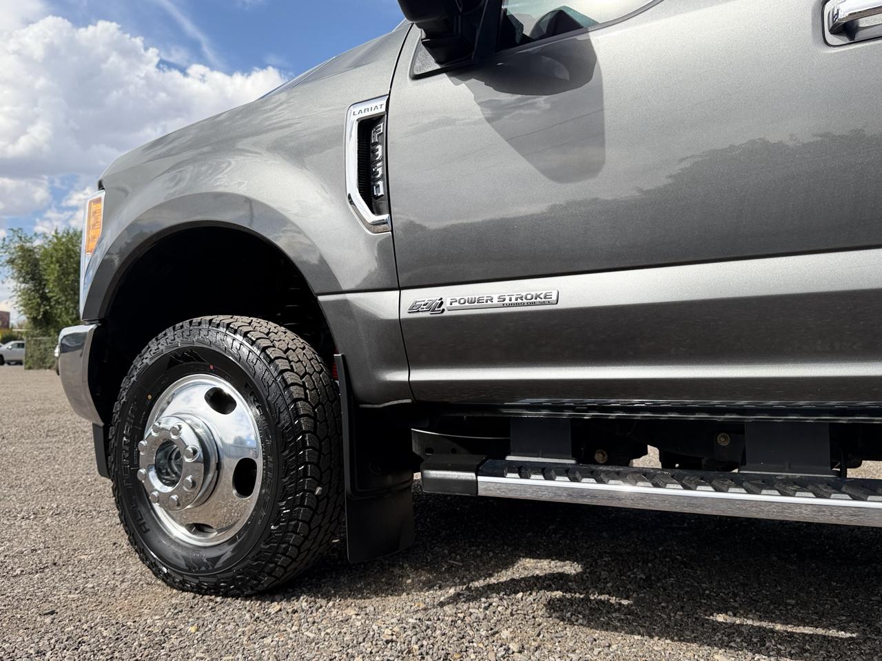 Ford Super Duty F-350 DRW Lariat 4WD Crew Cab 8' Box 2017