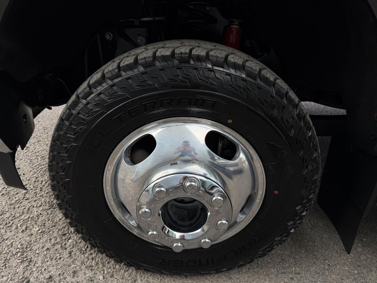 Ford Super Duty F-350 DRW Lariat 4WD Crew Cab 8' Box 2017
