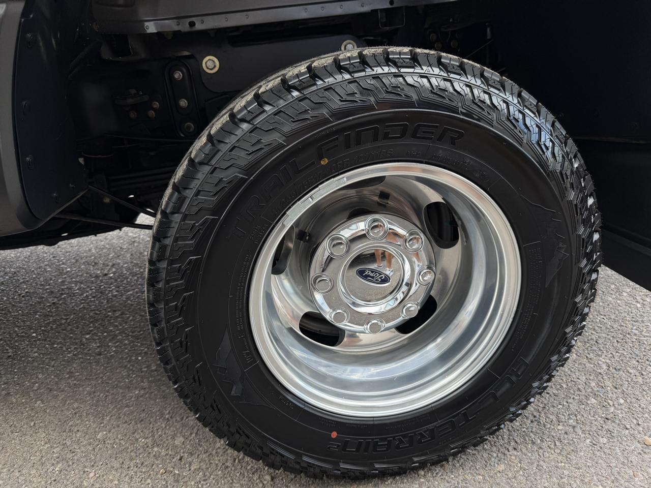 Ford Super Duty F-350 DRW Lariat 4WD Crew Cab 8' Box 2017