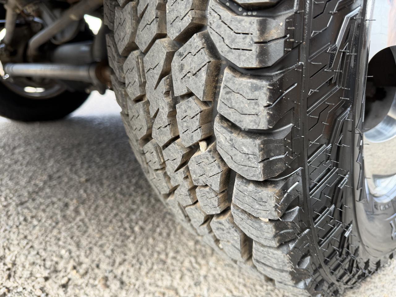 Ford Super Duty F-350 DRW Lariat 4WD Crew Cab 8' Box 2017