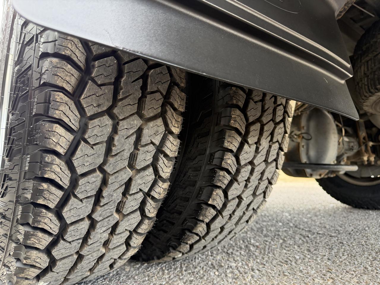 Ford Super Duty F-350 DRW Lariat 4WD Crew Cab 8' Box 2017