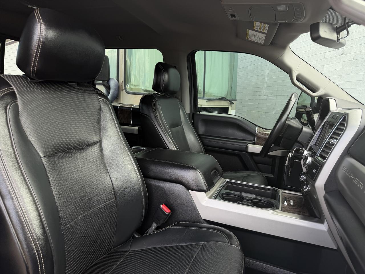 Ford Super Duty F-350 DRW Lariat 4WD Crew Cab 8' Box 2017