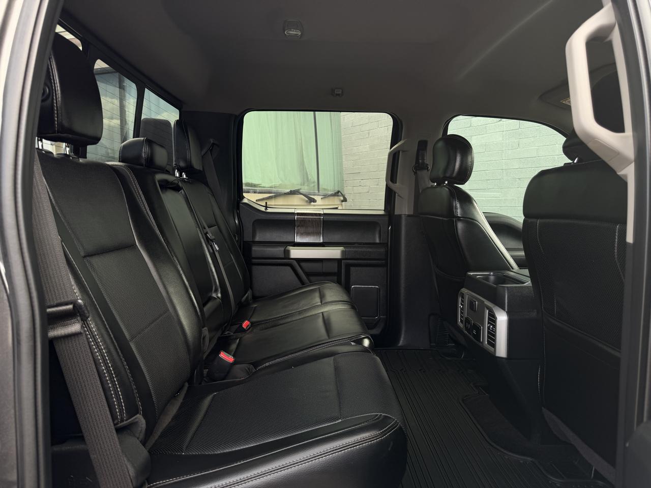 Ford Super Duty F-350 DRW Lariat 4WD Crew Cab 8' Box 2017