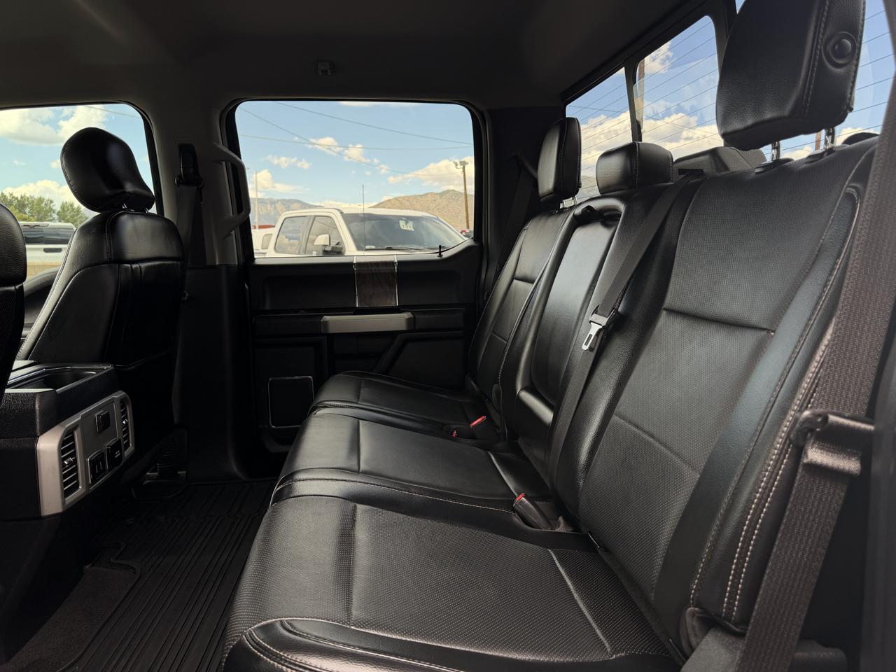 Ford Super Duty F-350 DRW Lariat 4WD Crew Cab 8' Box 2017