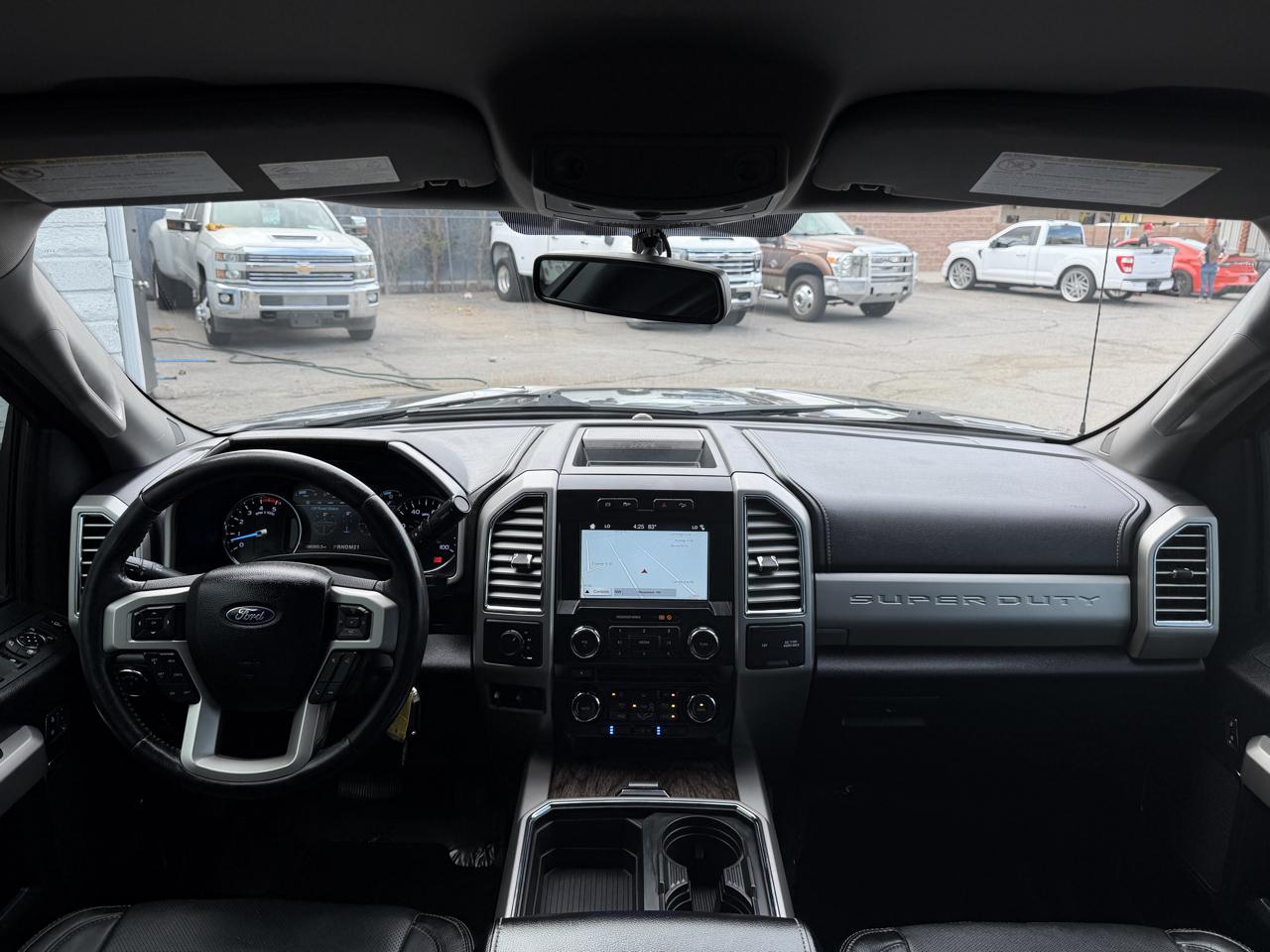 Ford Super Duty F-350 DRW Lariat 4WD Crew Cab 8' Box 2017