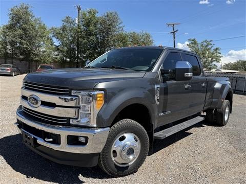 2017 Ford Super Duty F-350 DRW Lariat 4WD Crew Cab 8' Box