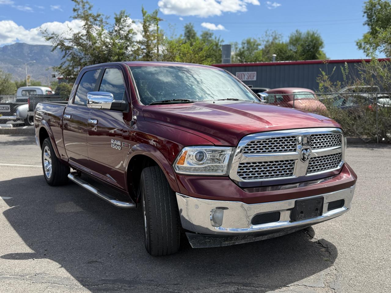 RAM 1500 Laramie 4x4 Crew Cab 6'4" Box 2018