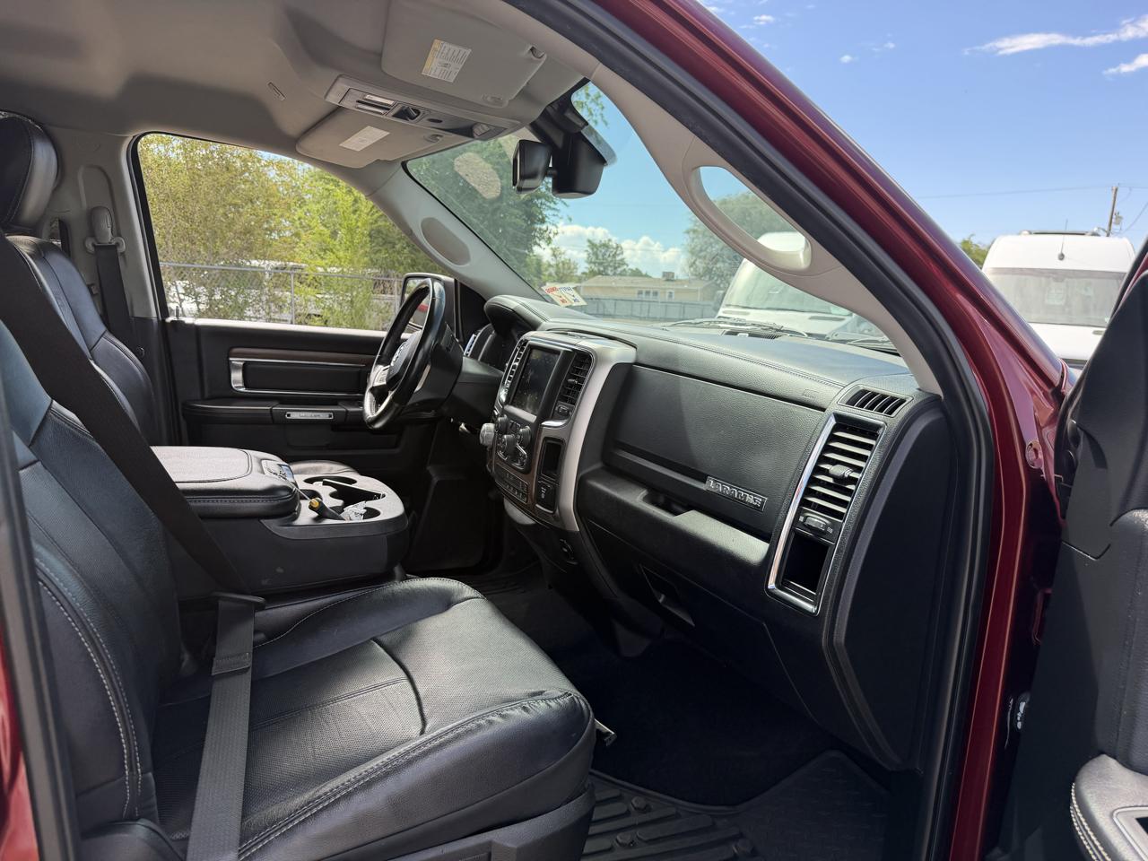 RAM 1500 Laramie 4x4 Crew Cab 6'4" Box 2018