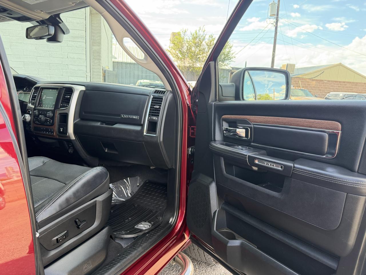 RAM 1500 Laramie 4x4 Crew Cab 6'4" Box 2018