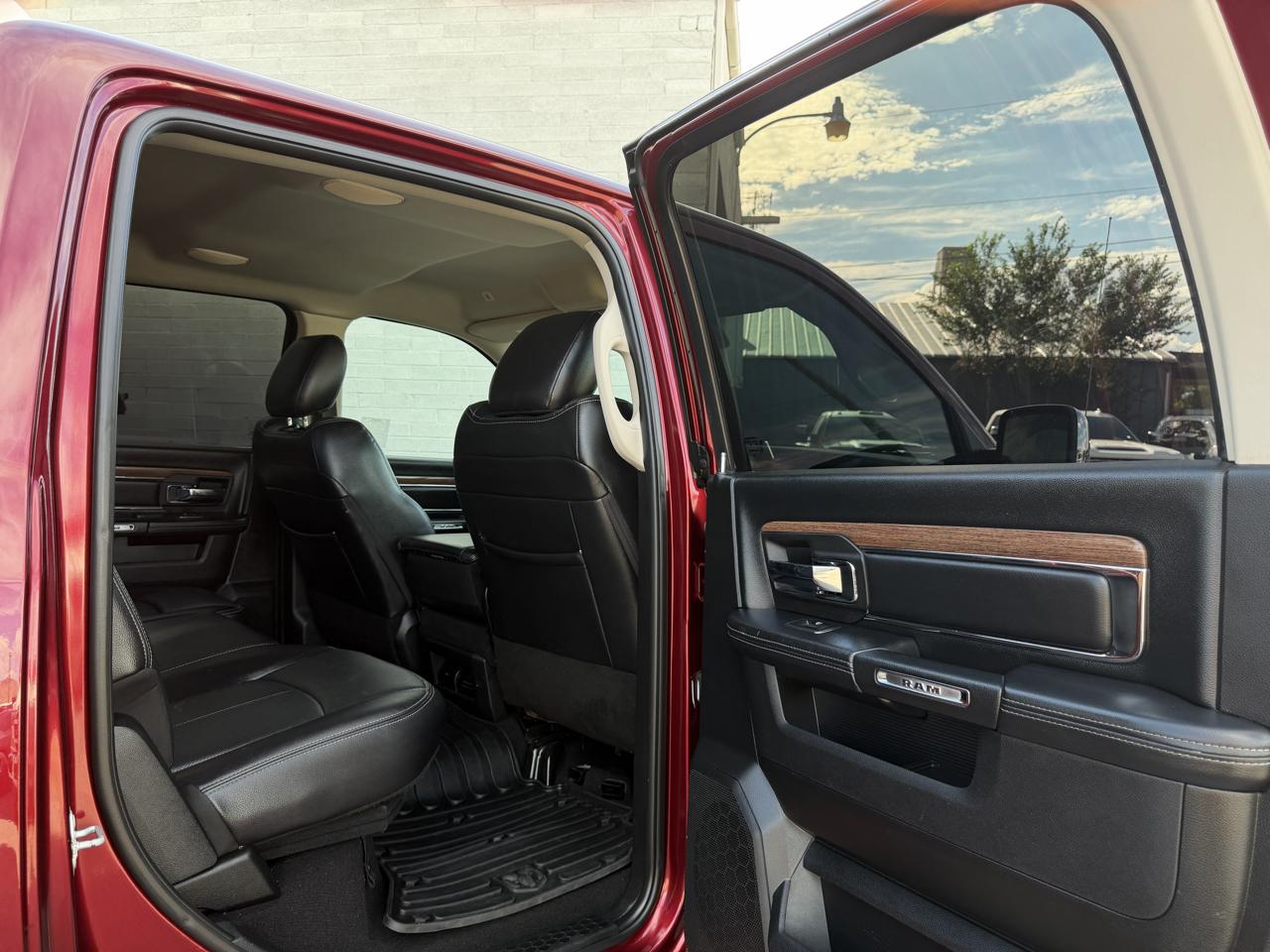RAM 1500 Laramie 4x4 Crew Cab 6'4" Box 2018