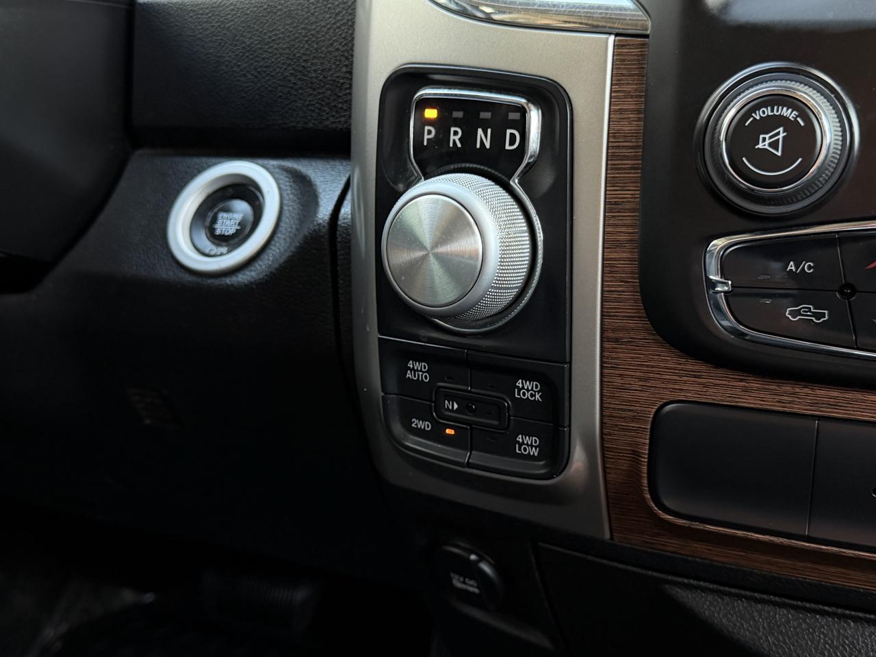 RAM 1500 Laramie 4x4 Crew Cab 6'4" Box 2018