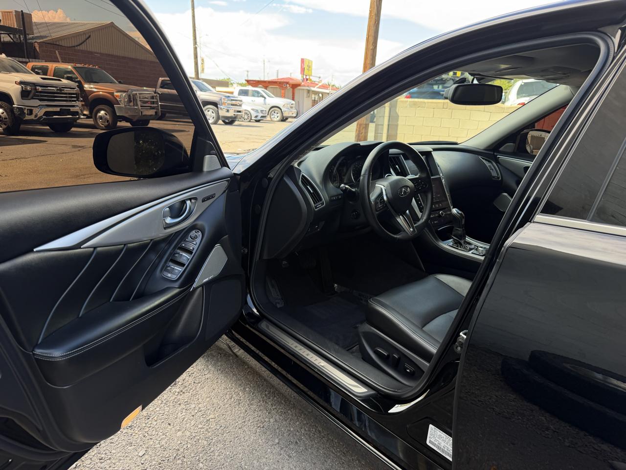 Infiniti Q50 LUXE RWD 2023