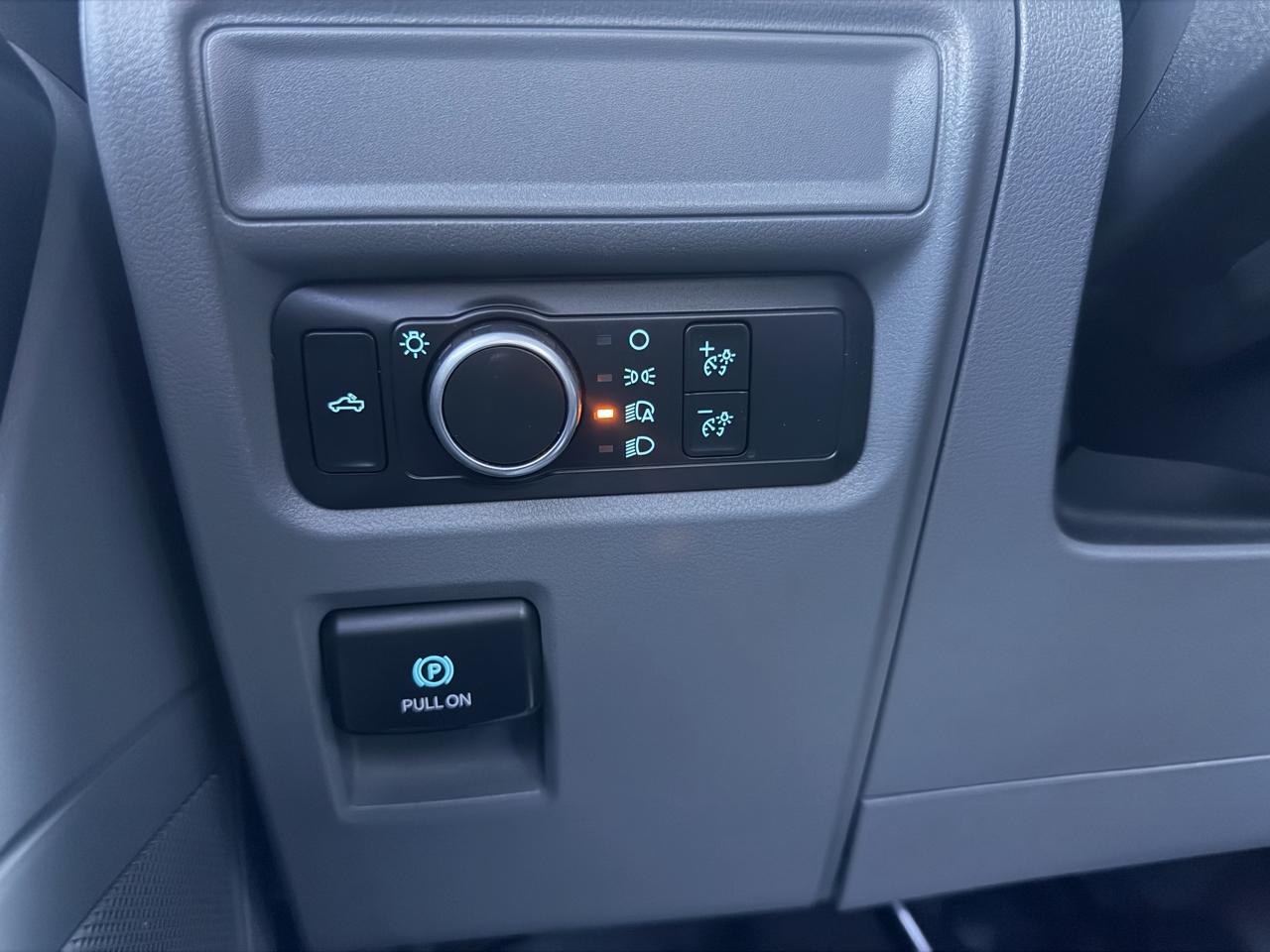 Ford F-150 XLT 2WD Reg Cab 8' Box 2021