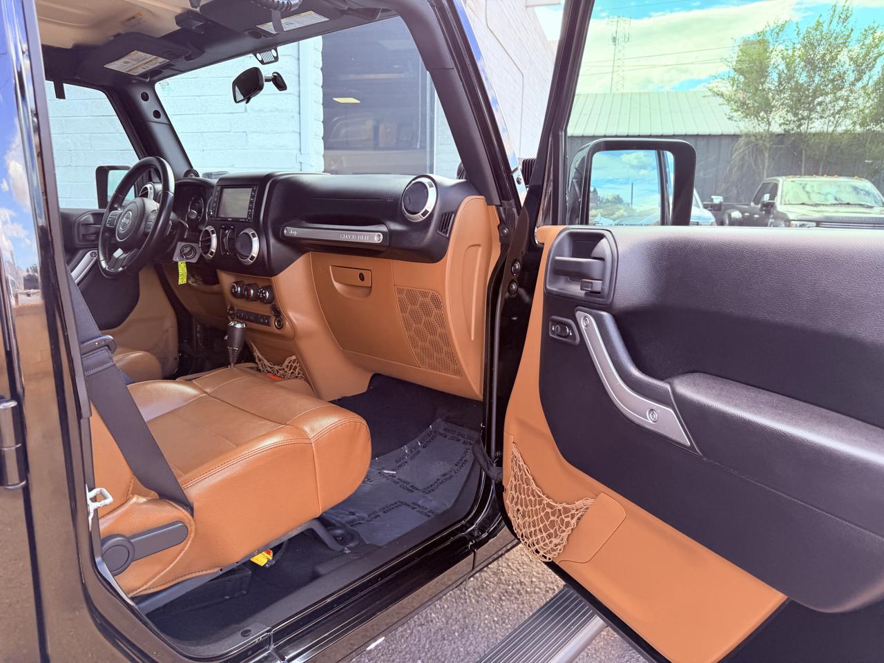 Jeep Wrangler Unlimited 4WD 4dr Sahara 2011