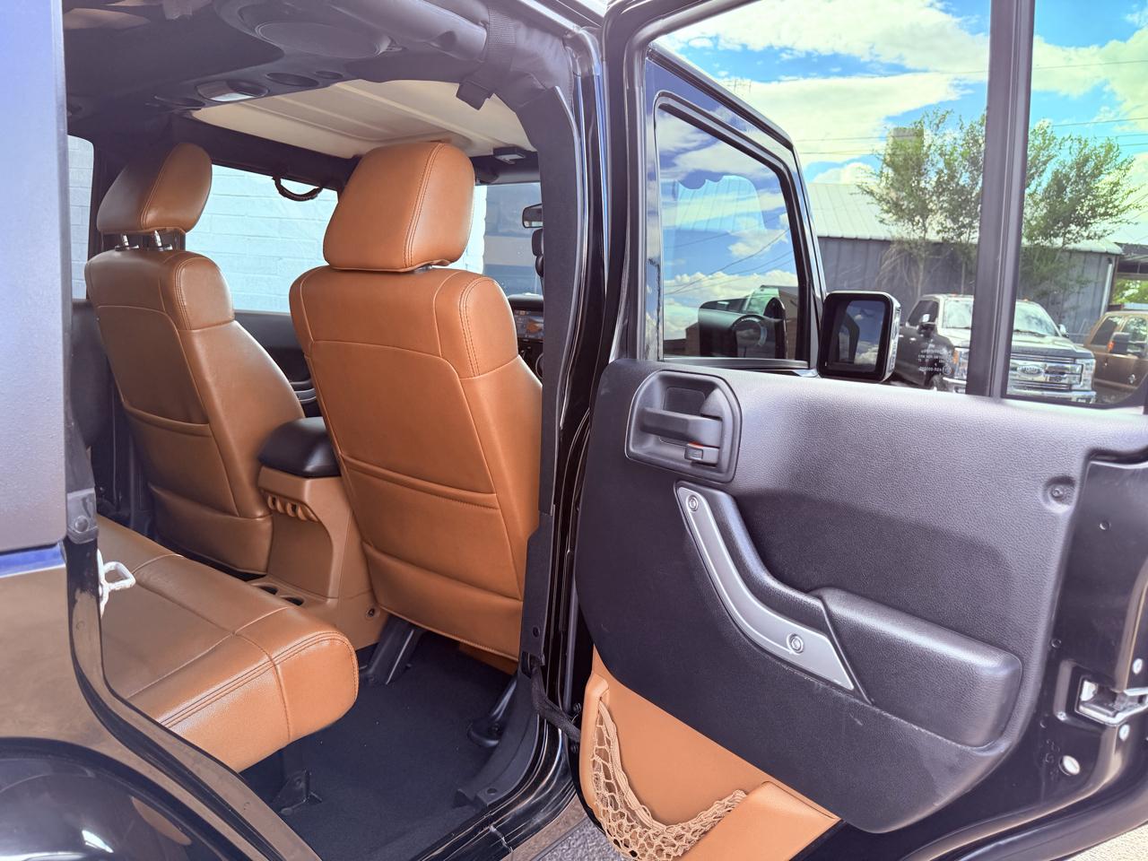Jeep Wrangler Unlimited 4WD 4dr Sahara 2011