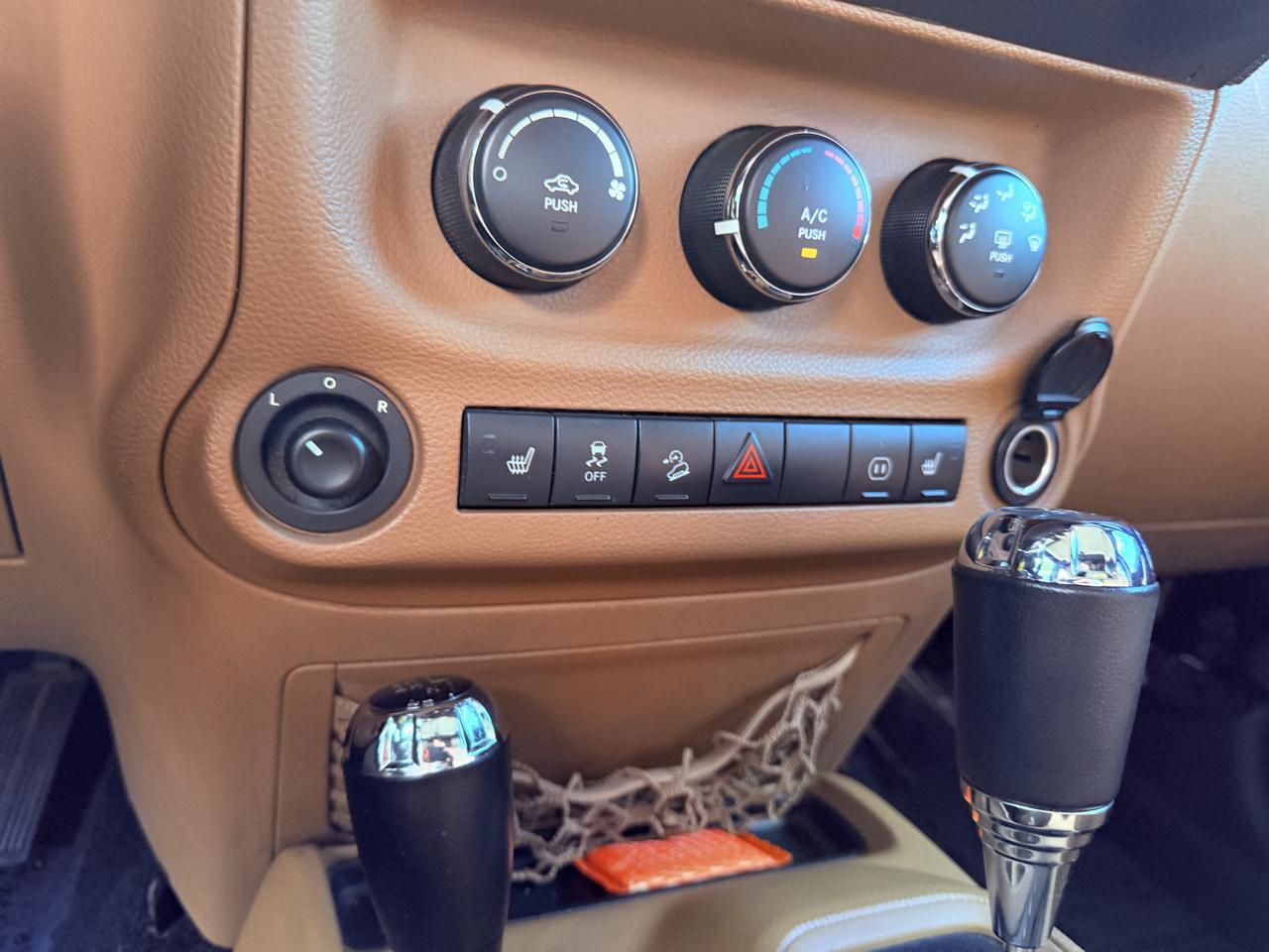 Jeep Wrangler Unlimited 4WD 4dr Sahara 2011