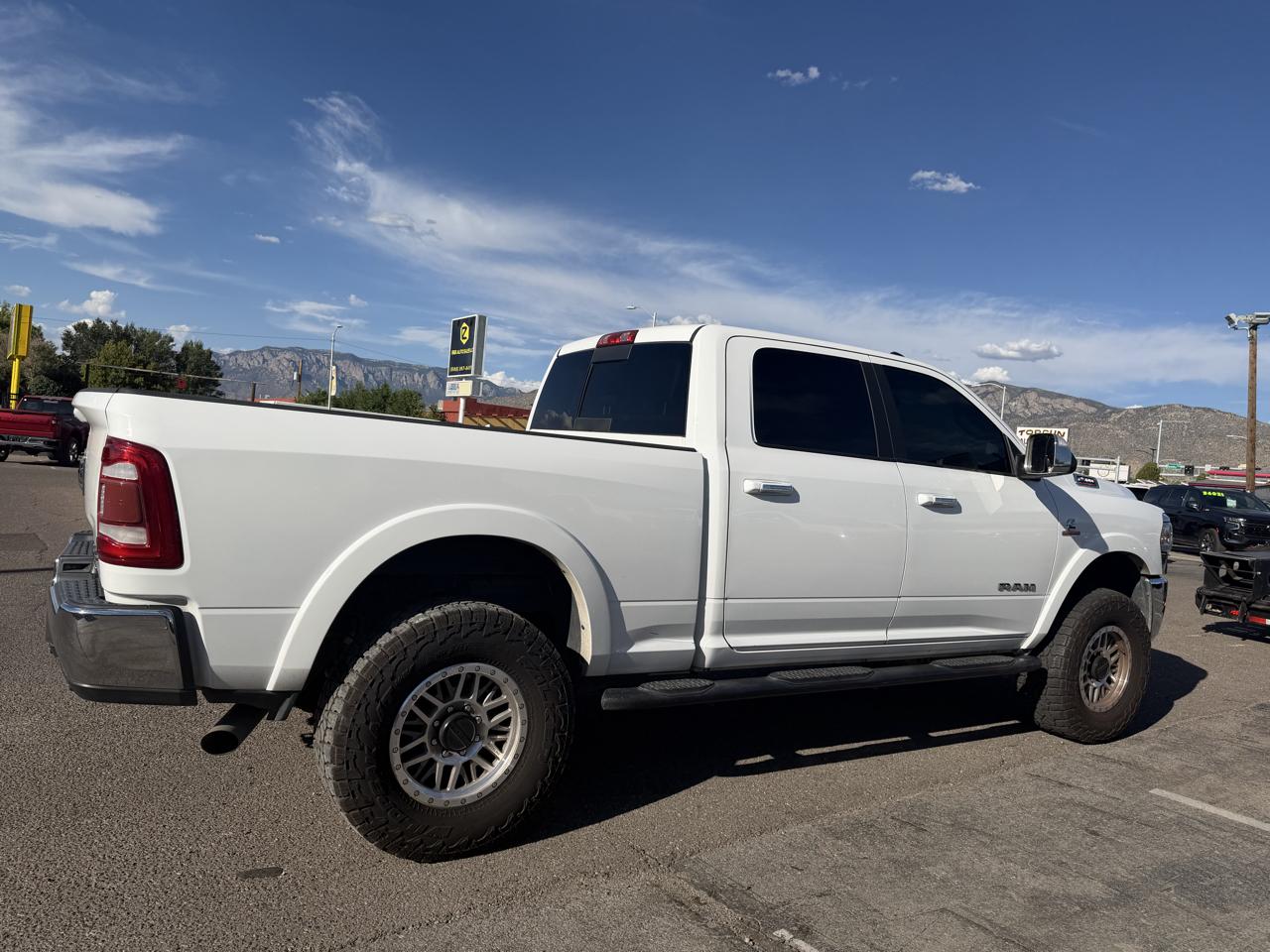 RAM 2500 Laramie 4x4 Crew Cab 6'4" Box 2020