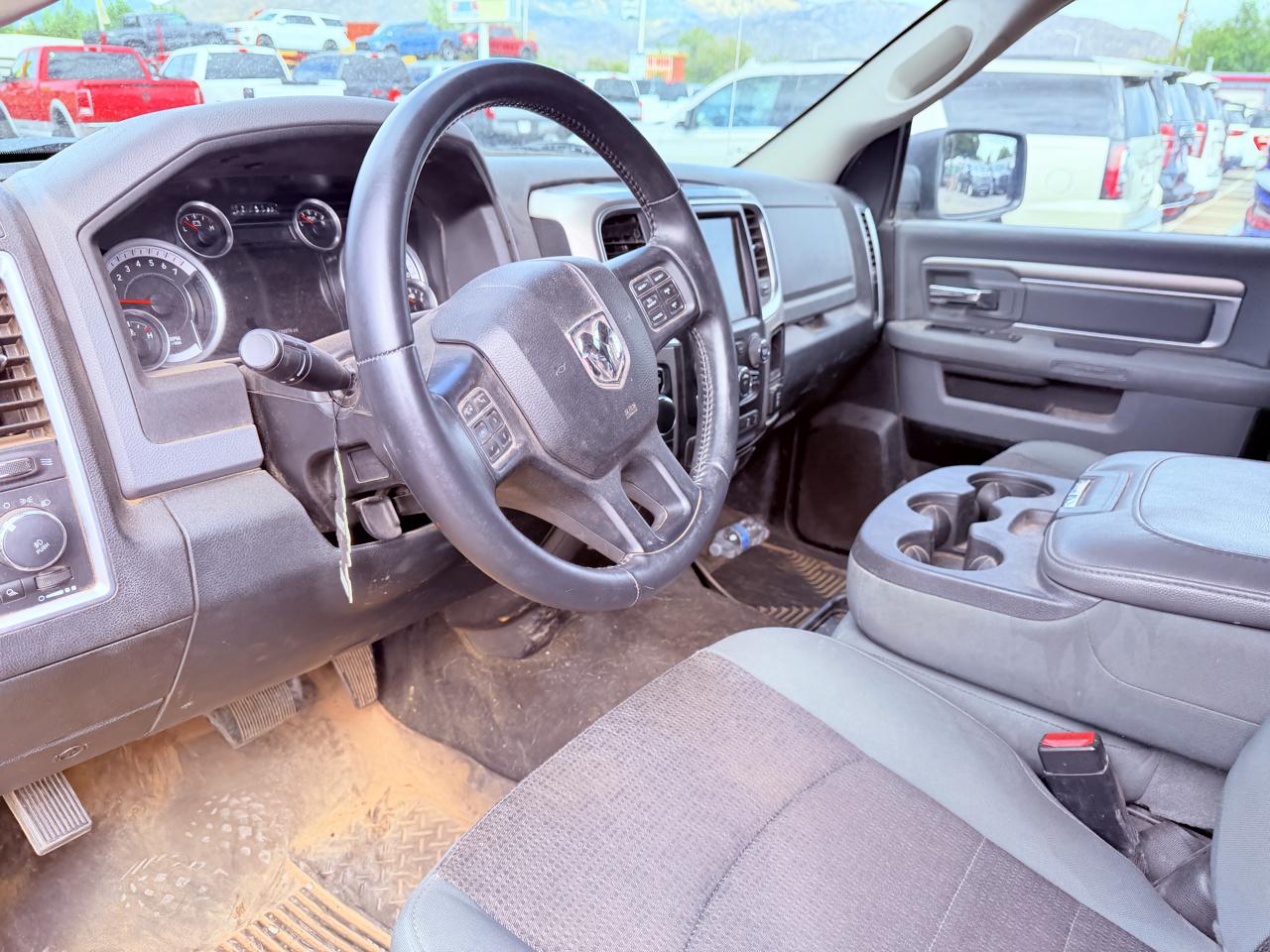 RAM 1500 4WD Crew Cab 140.5" Big Horn 2015
