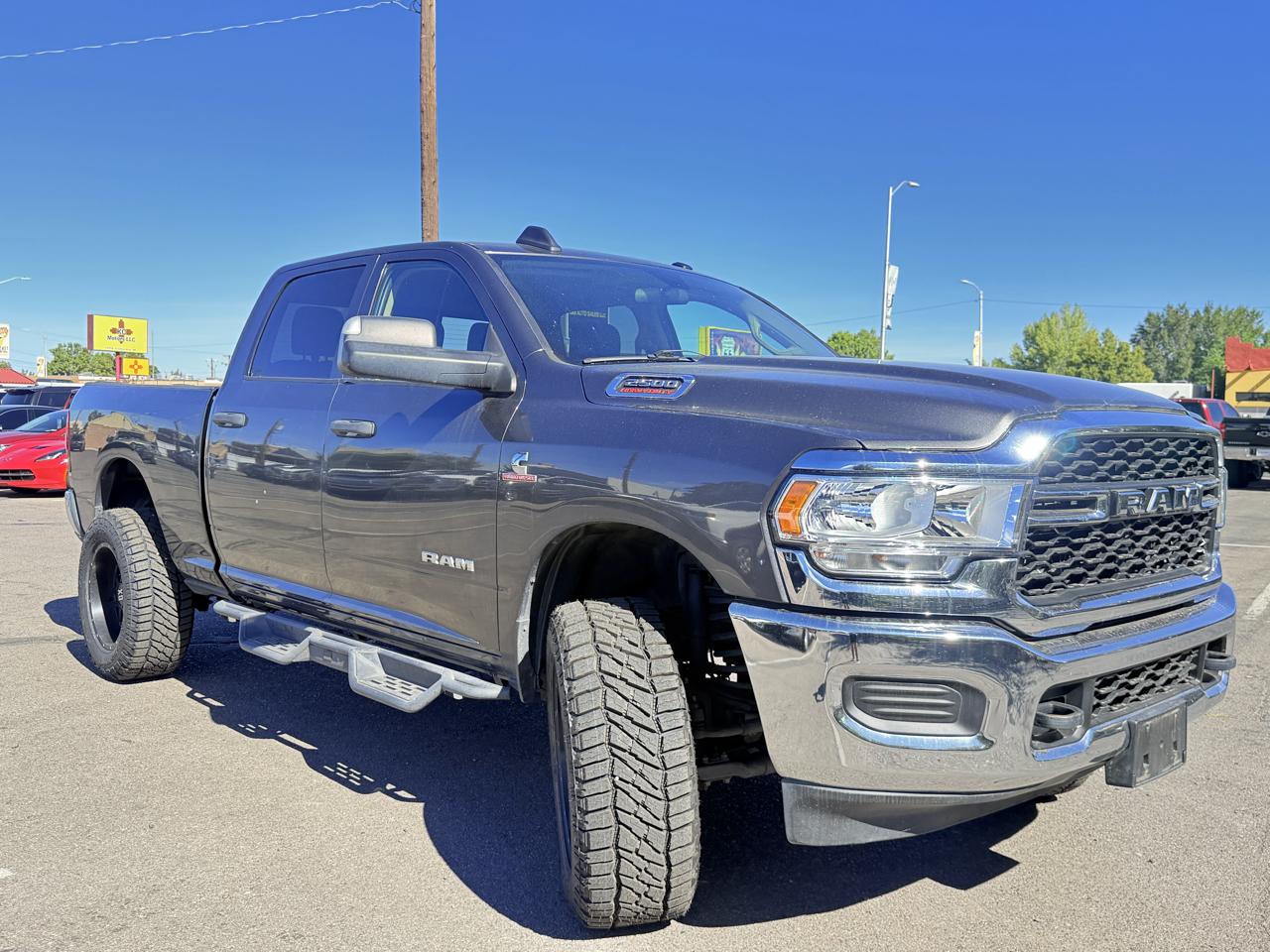 RAM 2500 Tradesman 4x4 Crew Cab 6'4" Box 2020