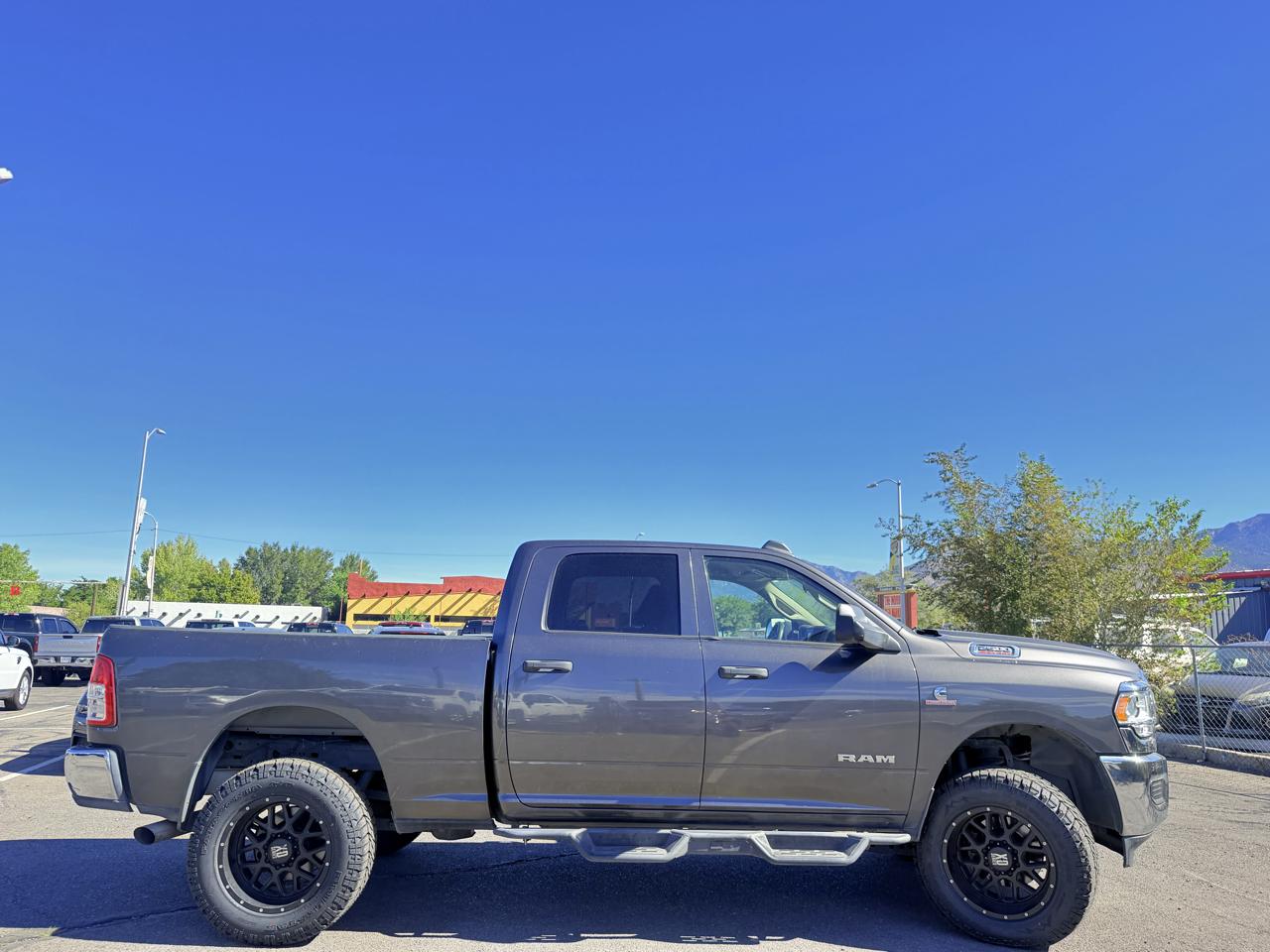 RAM 2500 Tradesman 4x4 Crew Cab 6'4" Box 2020
