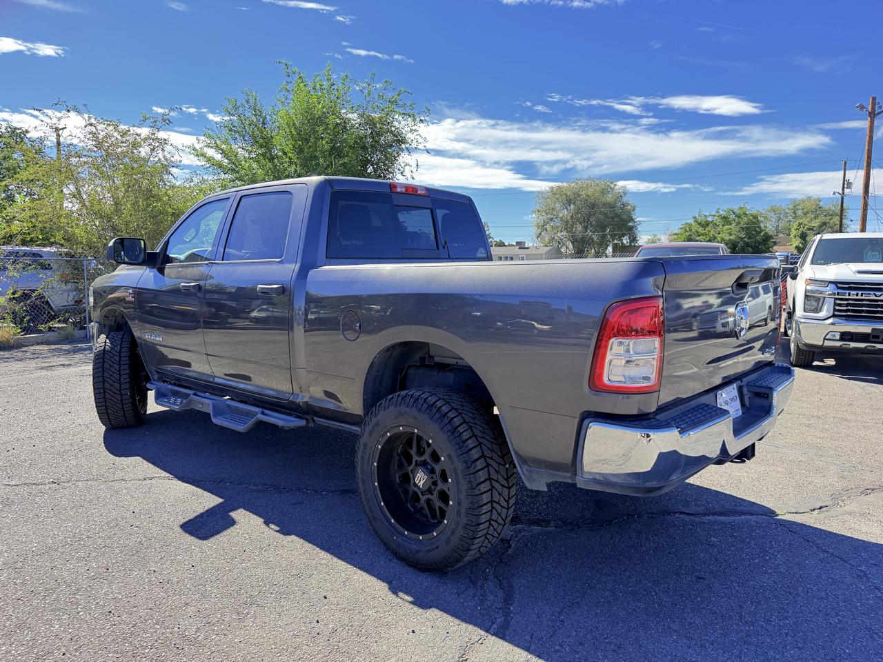 RAM 2500 Tradesman 4x4 Crew Cab 6'4" Box 2020