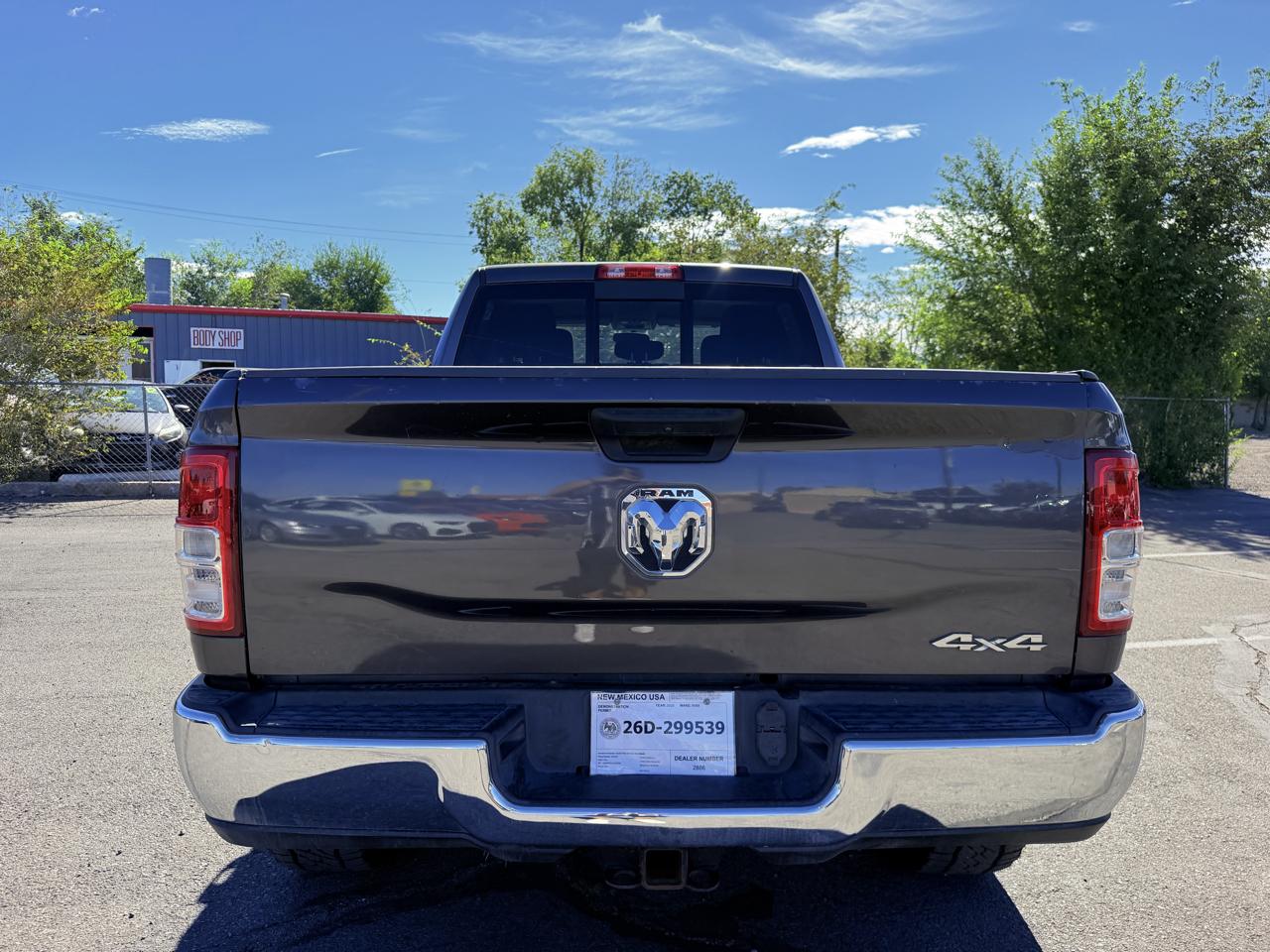 RAM 2500 Tradesman 4x4 Crew Cab 6'4" Box 2020