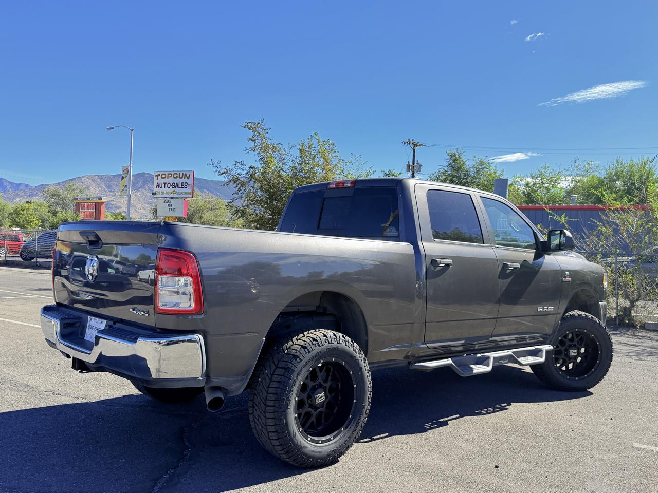RAM 2500 Tradesman 4x4 Crew Cab 6'4" Box 2020