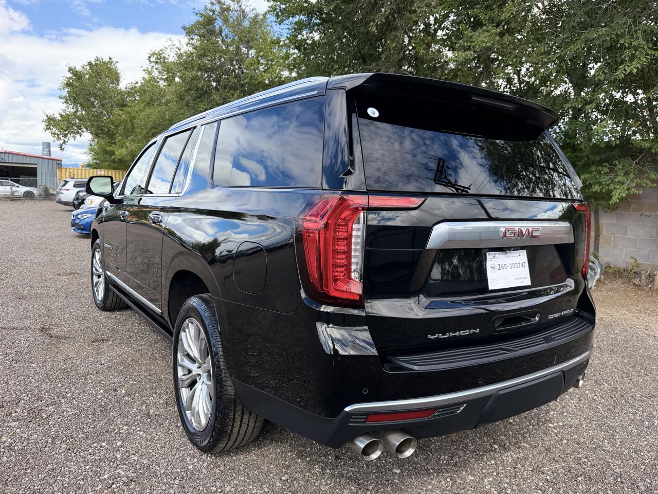 GMC Yukon XL photo 8
