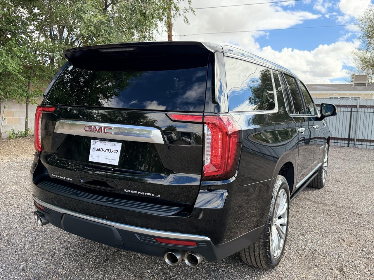 GMC Yukon XL photo 9