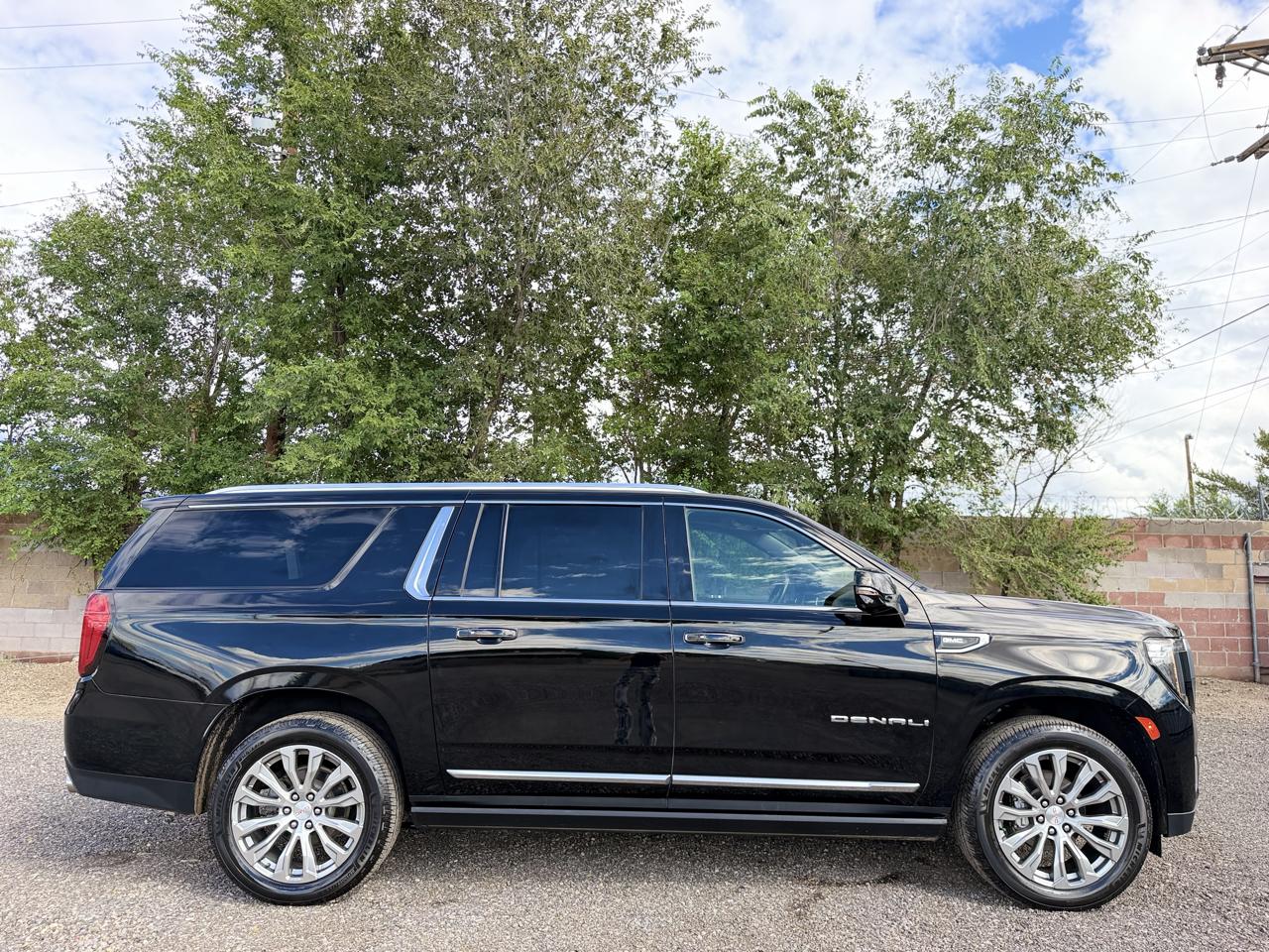GMC Yukon XL photo 11