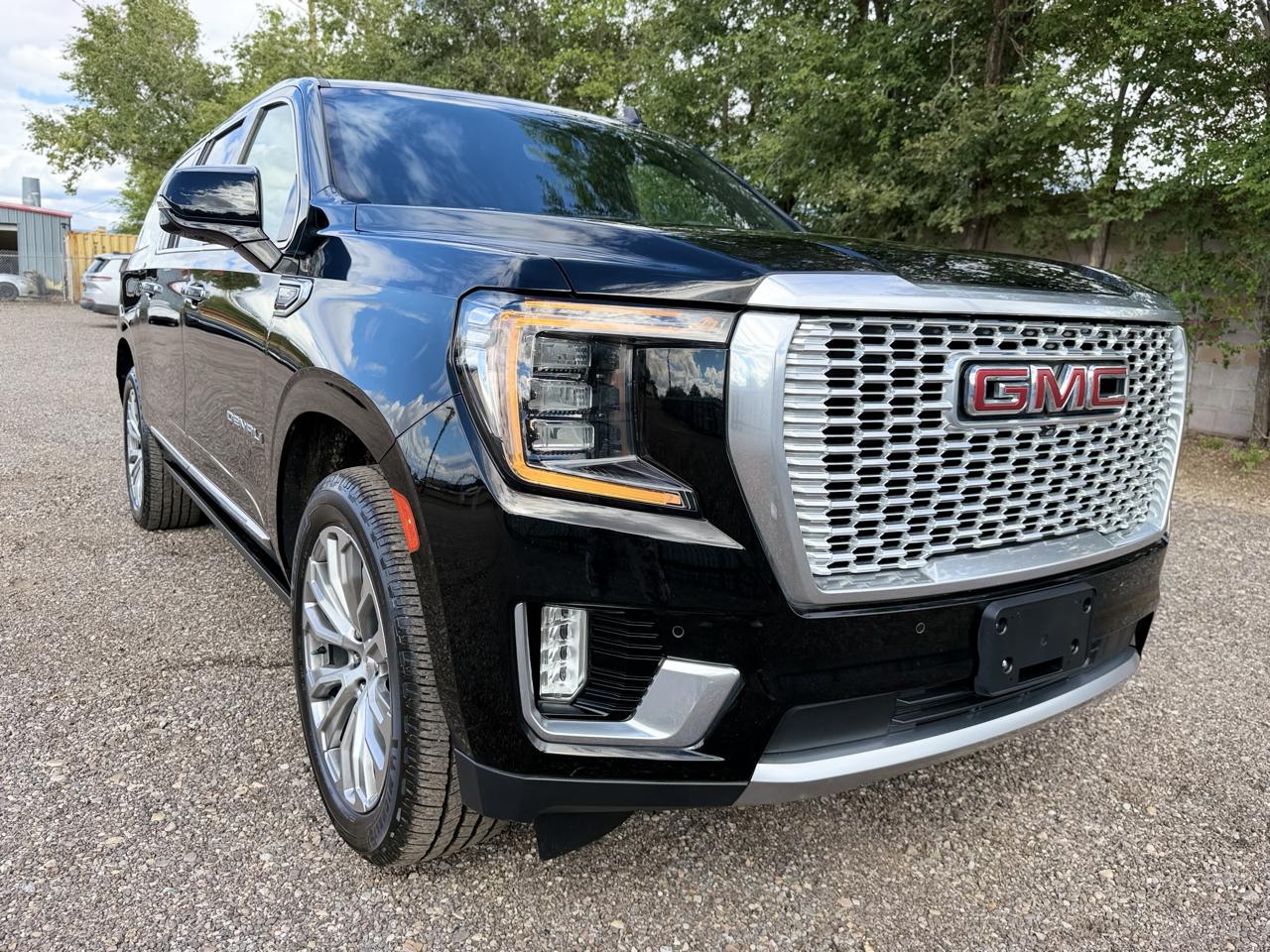 GMC Yukon XL photo 13