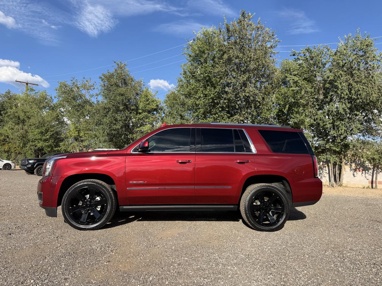 GMC Yukon photo 2