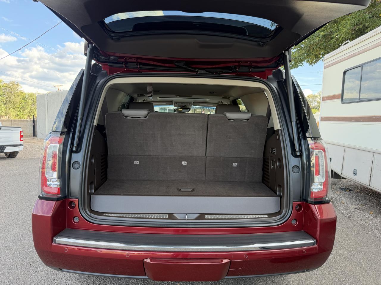 GMC Yukon photo 11
