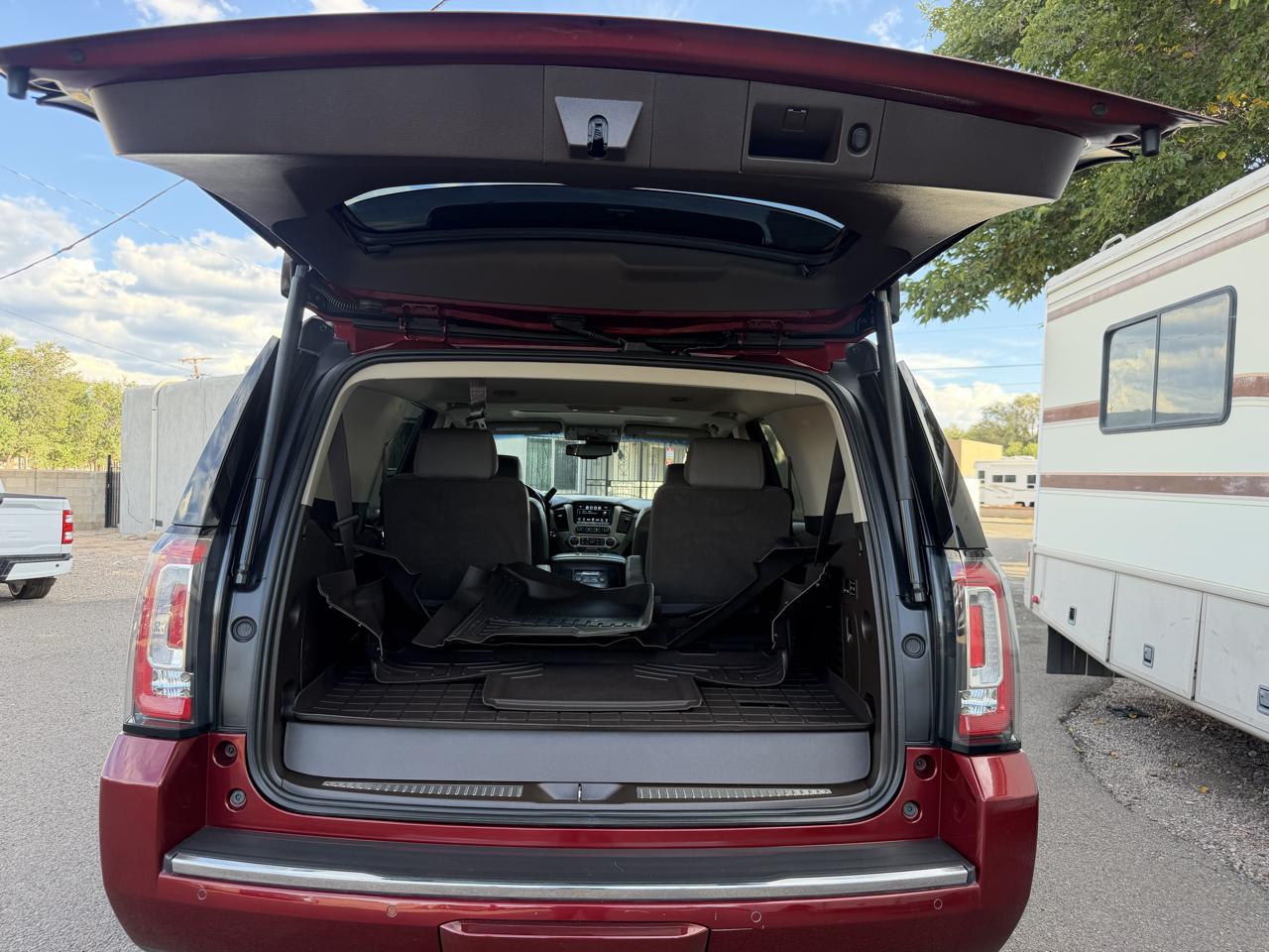 GMC Yukon photo 12