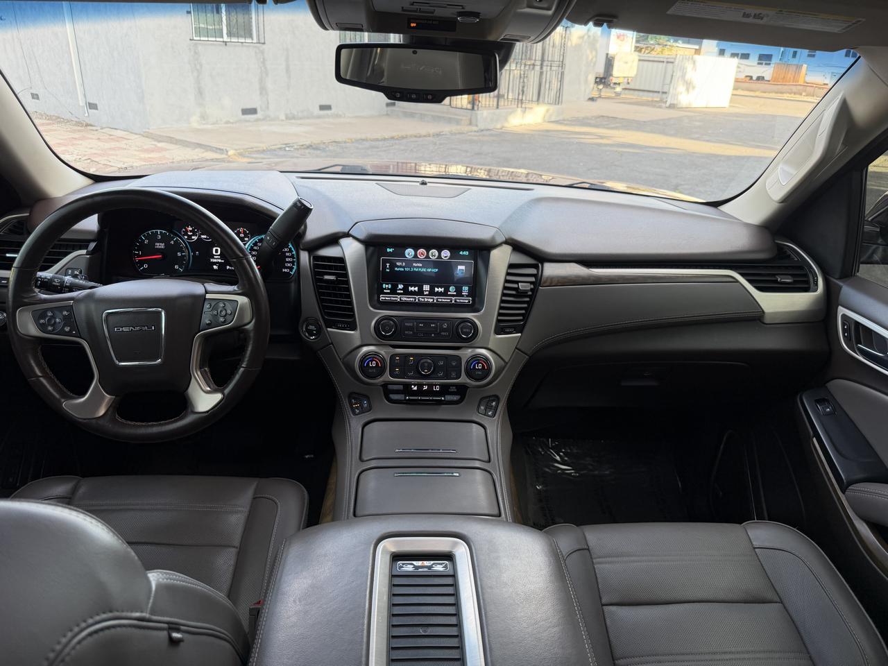 GMC Yukon photo 36