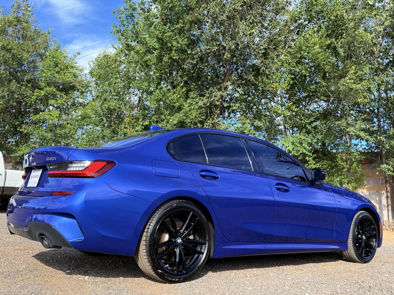 BMW 330i photo 9
