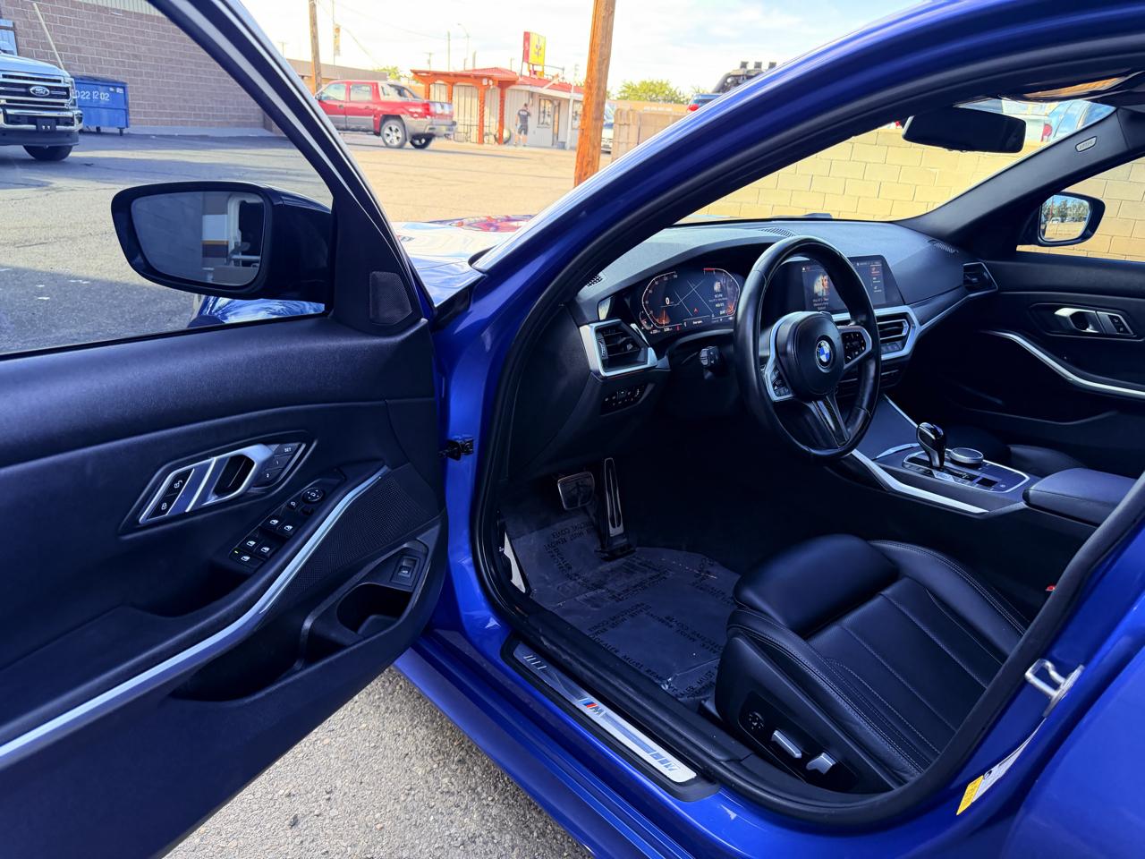BMW 330i photo 14
