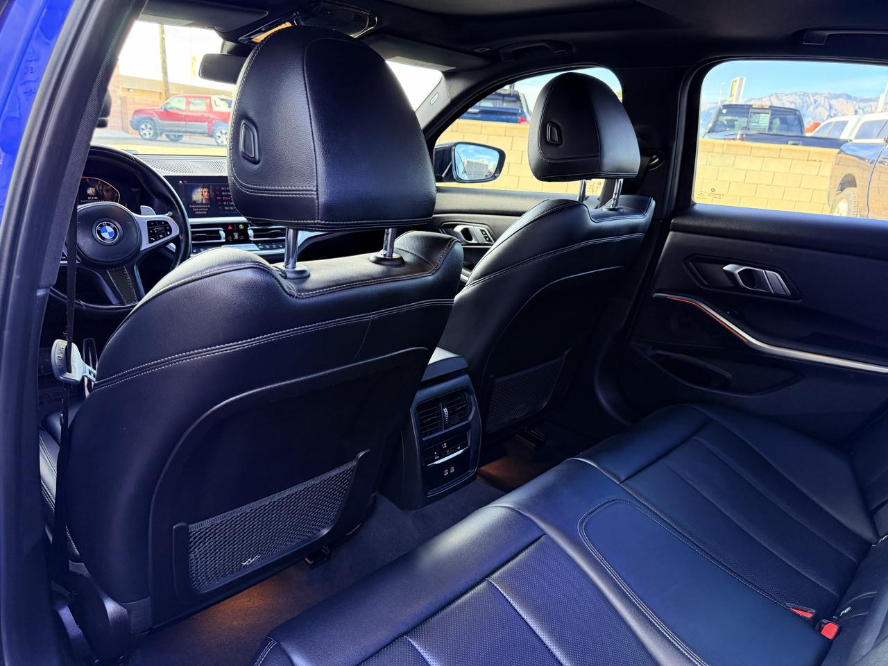 BMW 330i photo 22