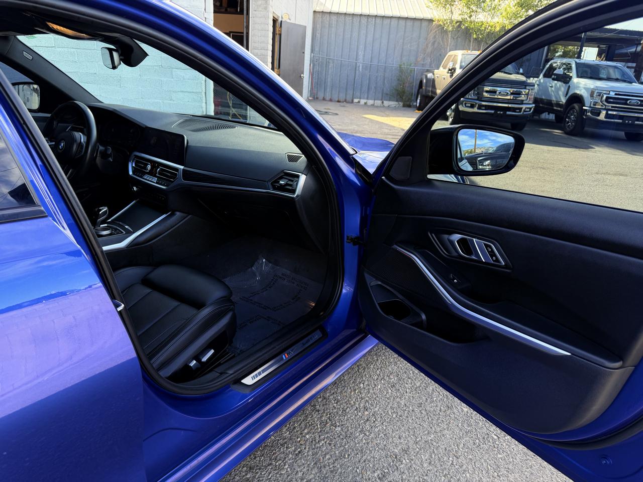 BMW 330i photo 23