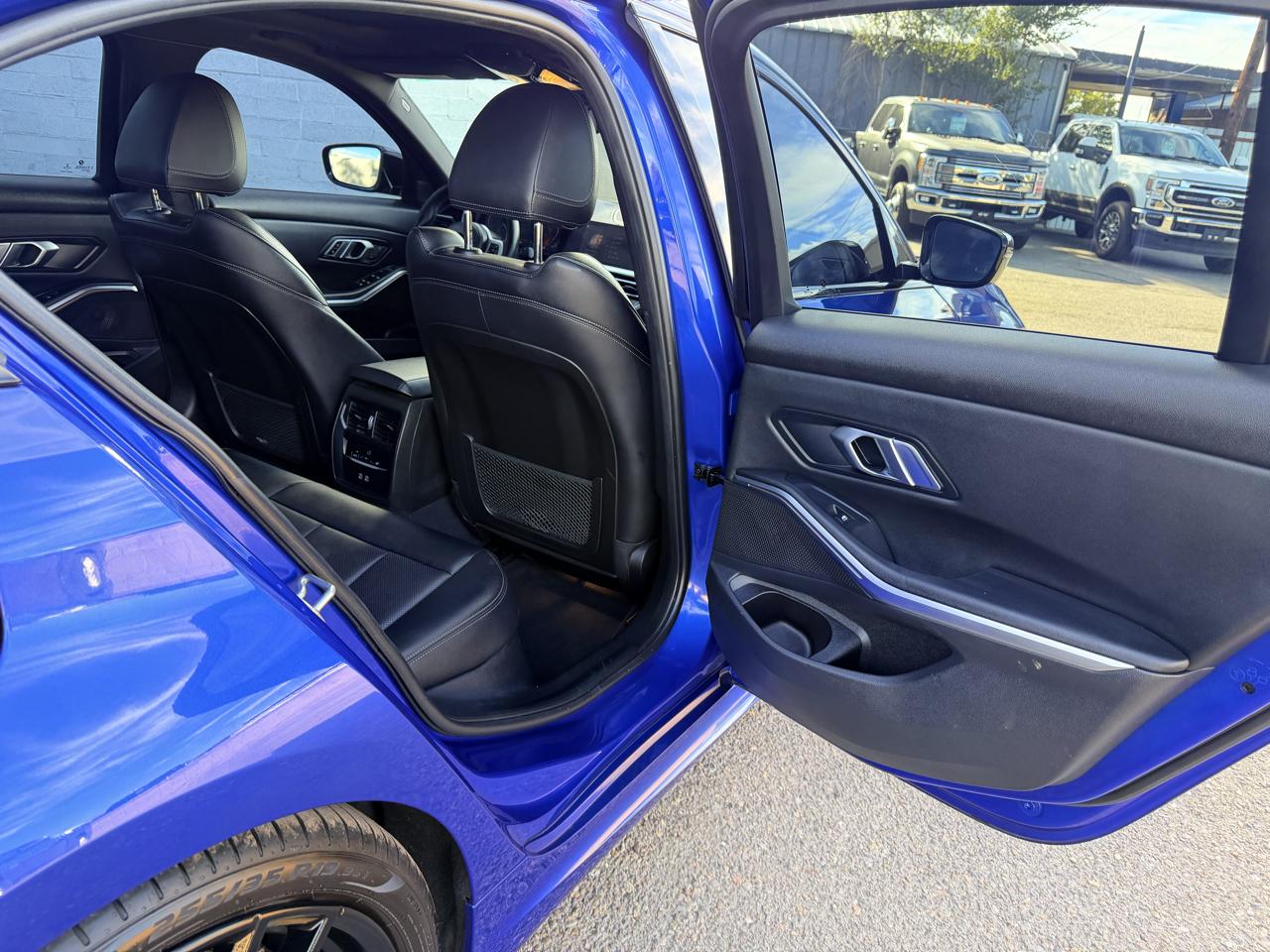 BMW 330i photo 26