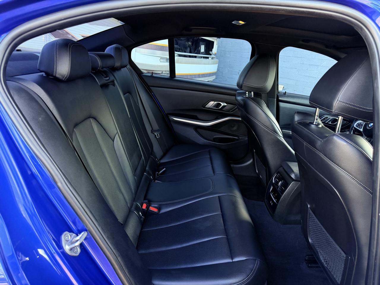 BMW 330i photo 27