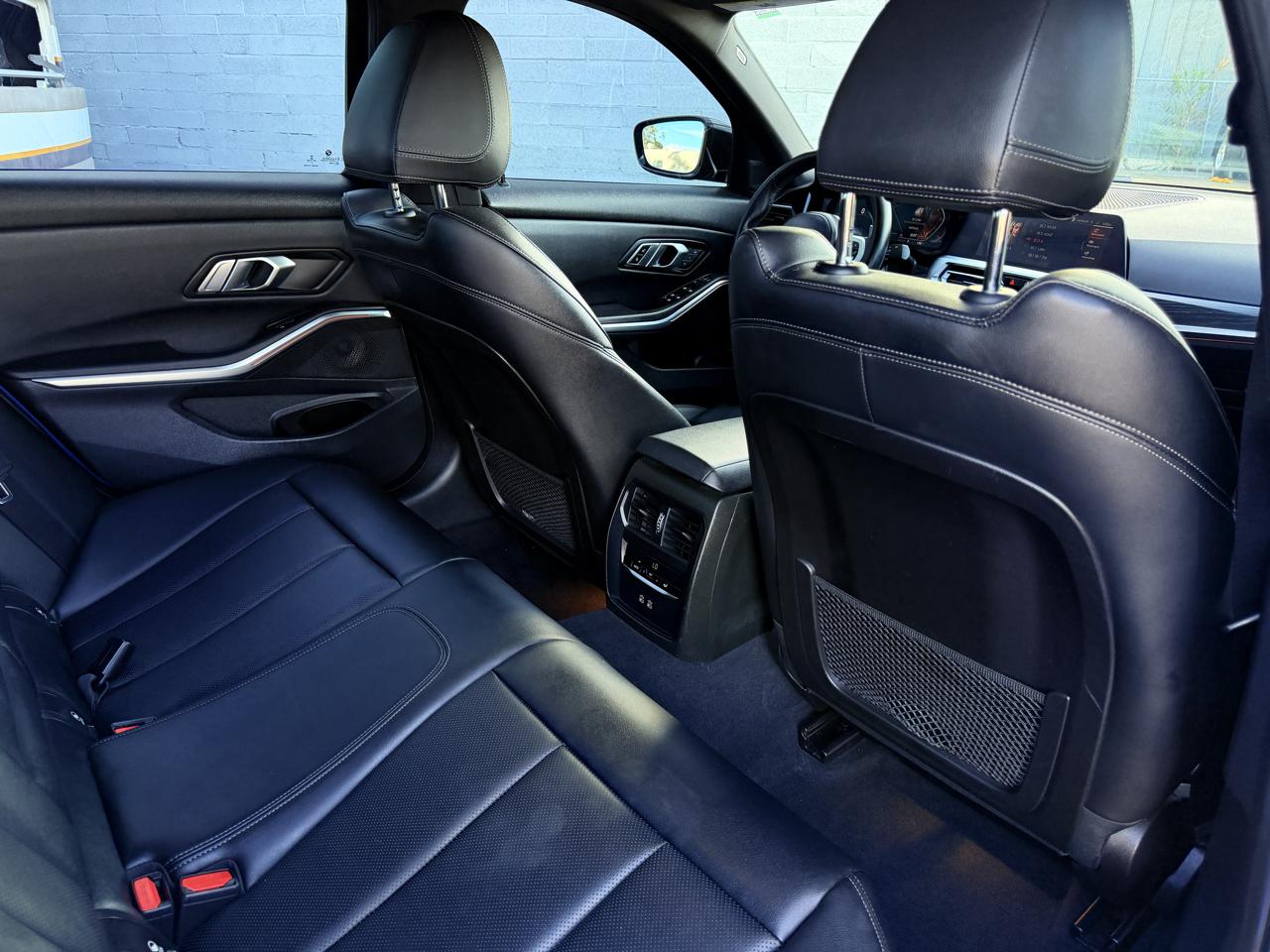 BMW 330i photo 28
